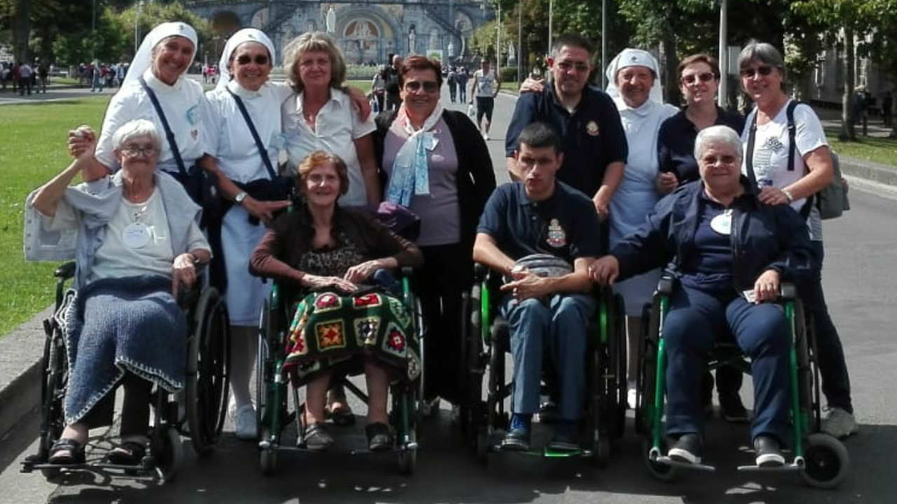 Volontari a Lourdes con l’Arcivescovo Delpini