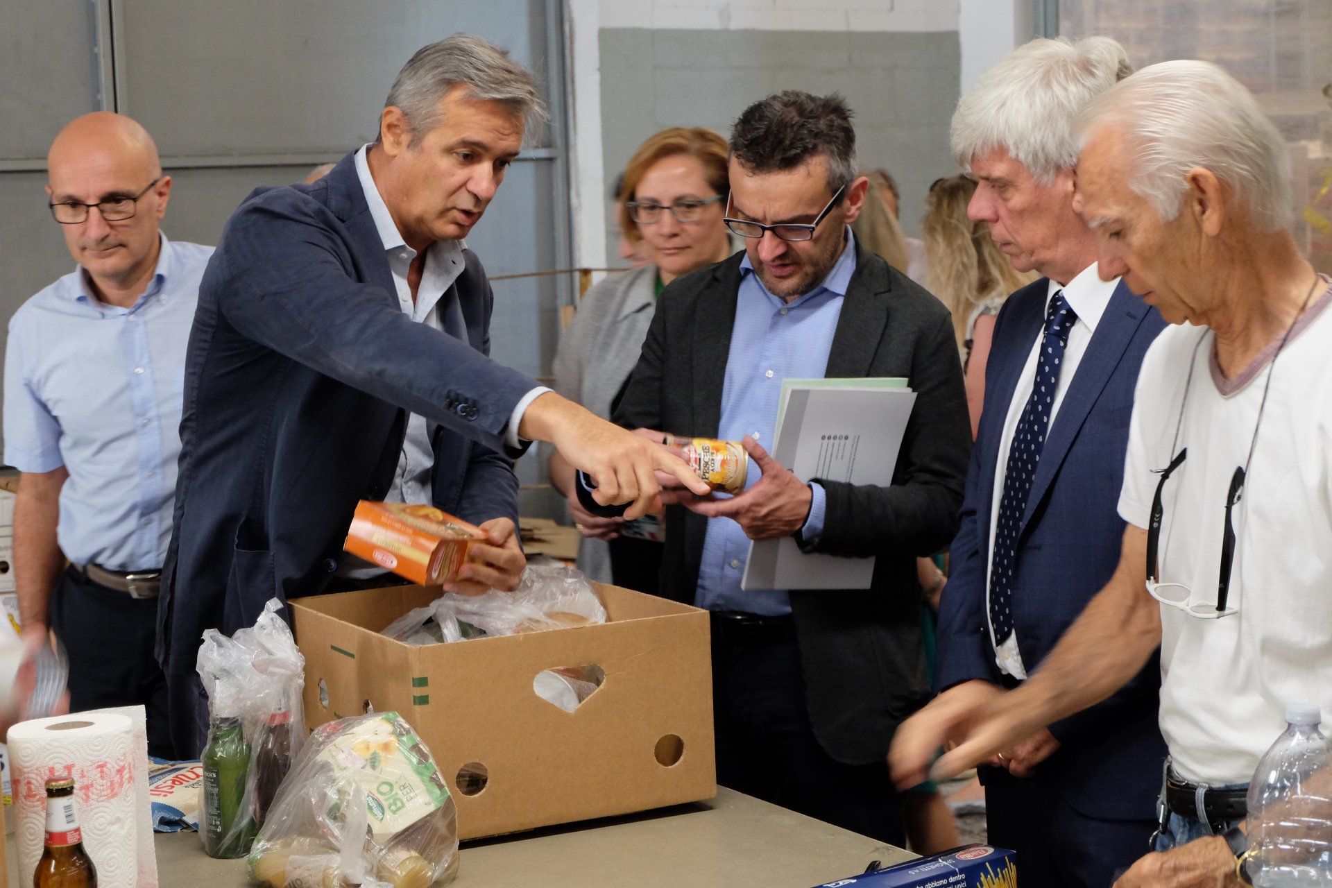 Le foto della visita dell'assessore regionale Stefano Bolognini al Banco alimentare
