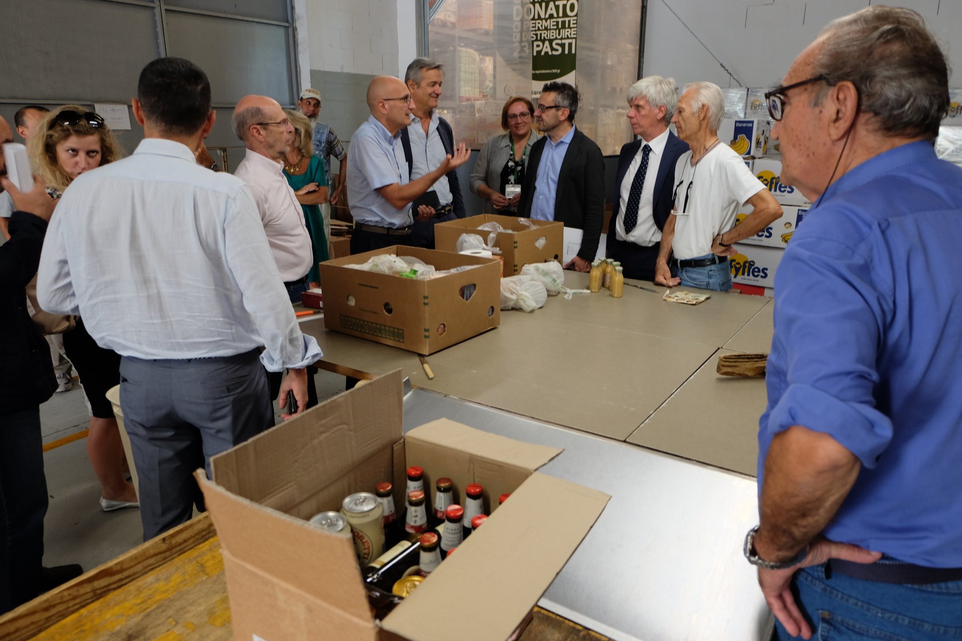 Le foto della visita dell'asssessore regionale Stefano Bolognini al Banco alimentare