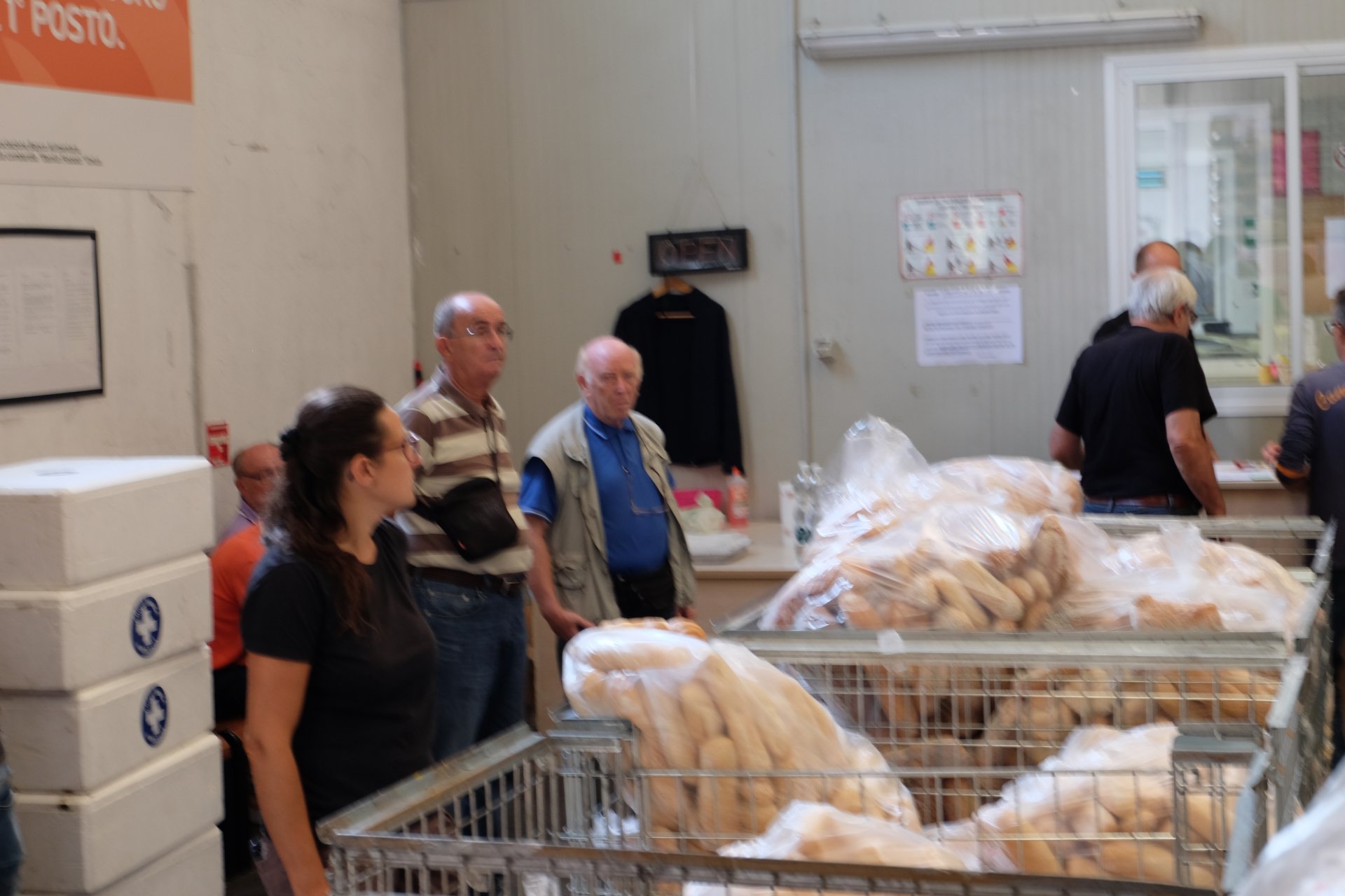 Le foto della visita di Stefano Bolognini assessroe regionale al Banco alimentare