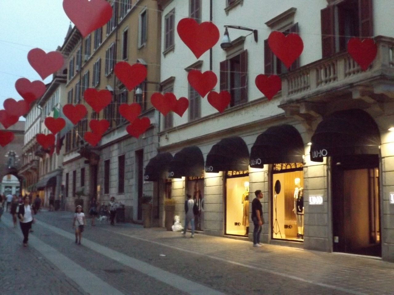 Cuori nel centro storico, svelato il segreto