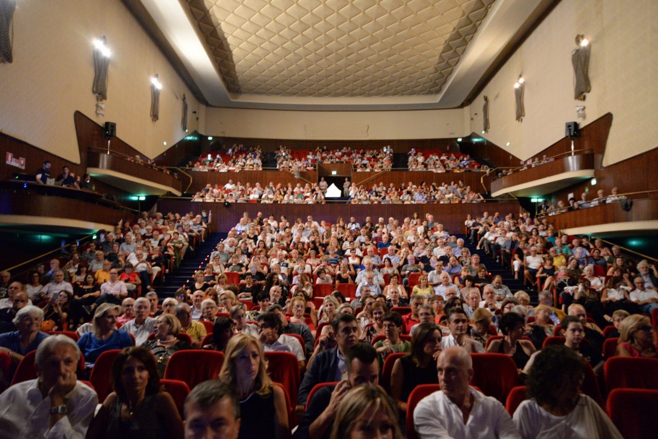 Teatro Manzoni, riparte la stagione tra anteprime e spettacoli esclusivi