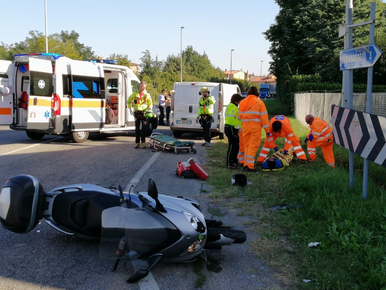 Furgone contro moto, ancora un incidente all’incrocio “killer” di Bellusco GALLERY e VIDEO