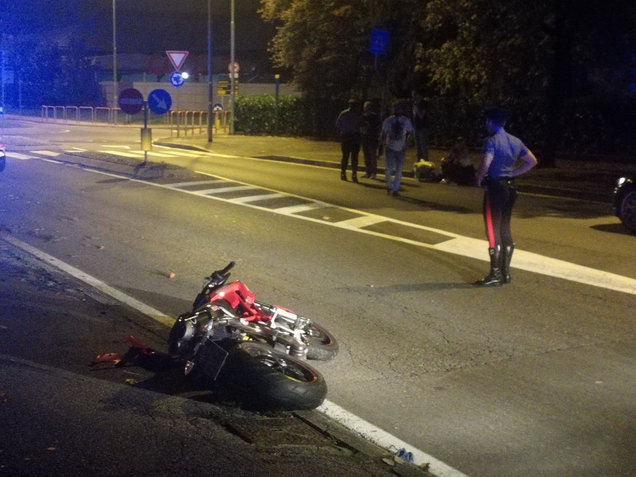 Incidente in moto, ferito giovane centauro