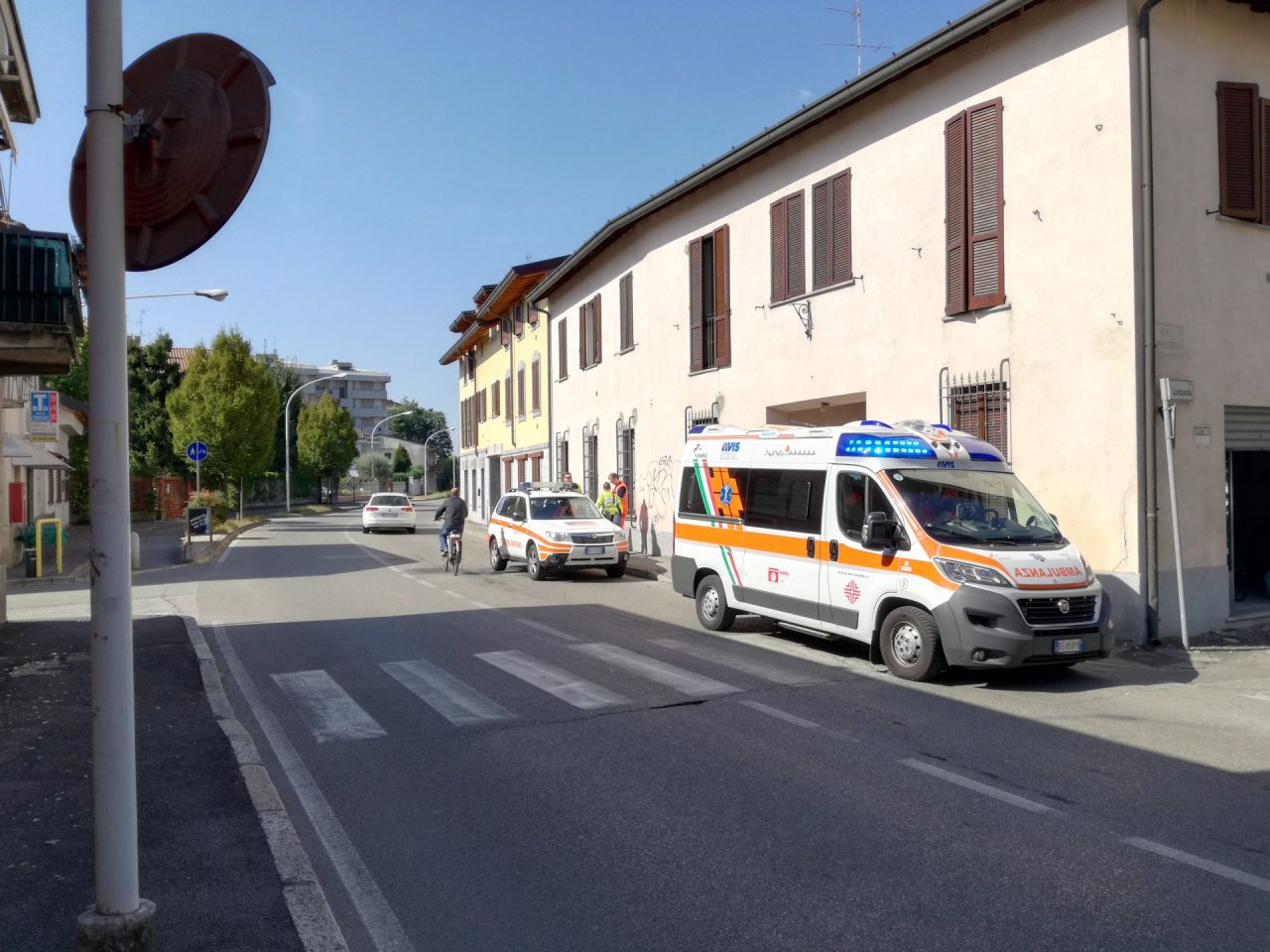 Malore in strada, paura per un anziano