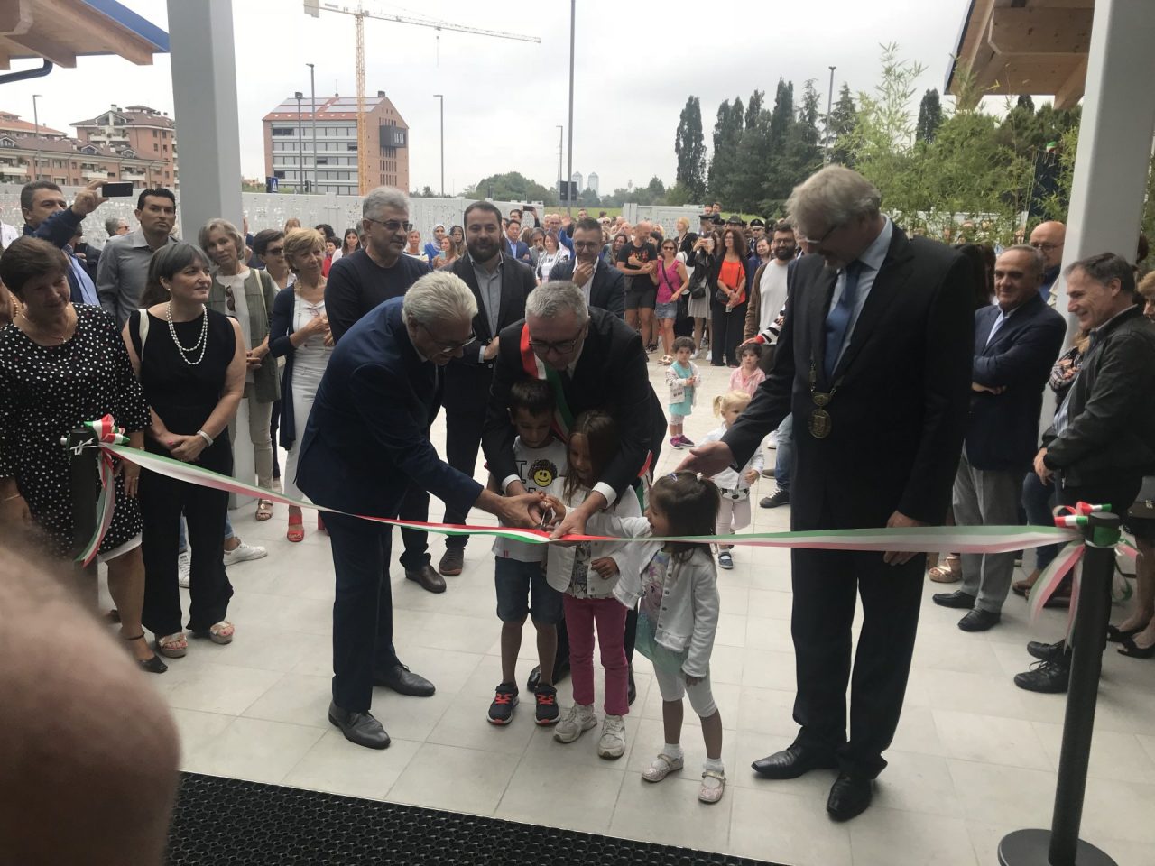 La nuova scuola materna consegnata ai bambini VIDEO E GALLERY