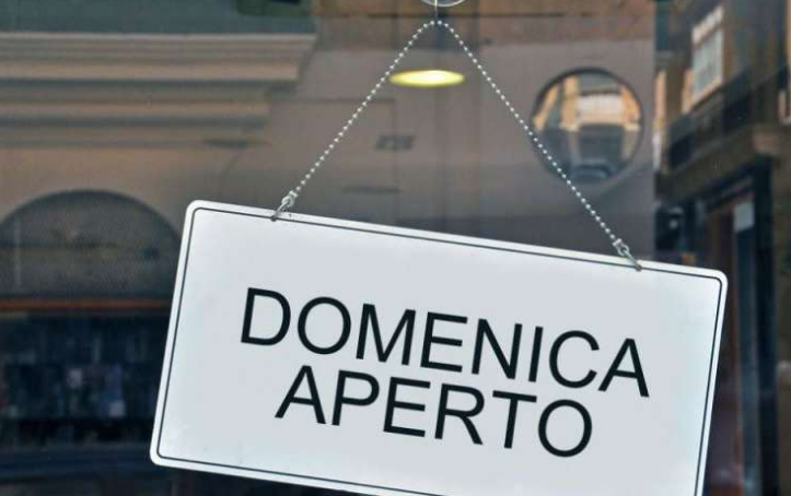 Aperture domenicali negozi, l’Unione Commercianti: “Sì allo stop, ma per tutti”