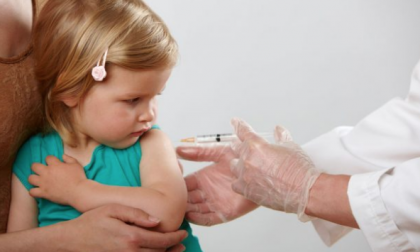Leghista paladino dei No vax: "I bambini danneggiati dai vaccini esistono, ecco i dati”