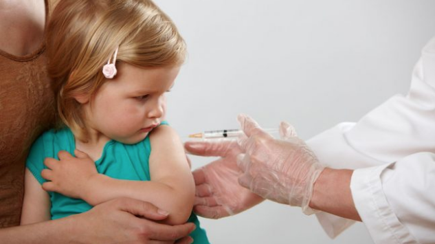Leghista paladino dei No vax: “I bambini danneggiati dai vaccini esistono, ecco i dati”
