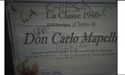 Insulti sui manifesti funebri di don Carlo Mapelli