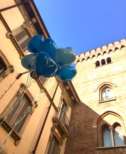 Cuori azzurri invadono il centro storico