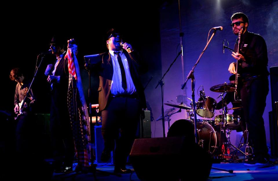 Dall’oratorio al successo: la scalata del fratello blues