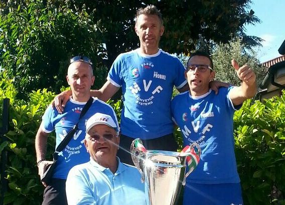 Pedala e vince nel nome del padre da poco scomparso