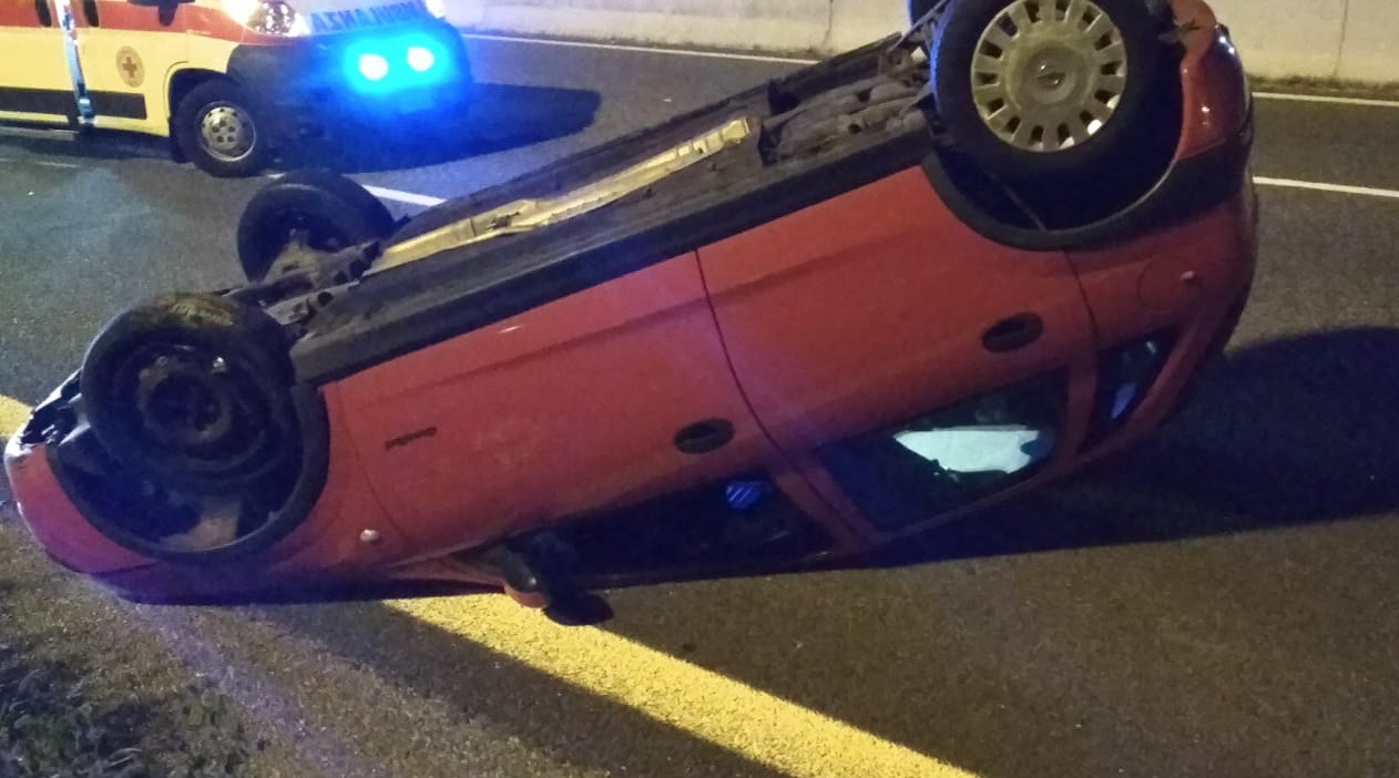 Ribaltamento in Valassina all’altezza di Lissone