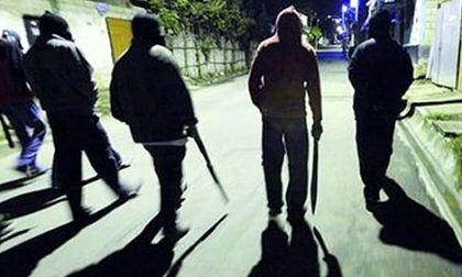 Sabato sera di paura a Desio: furto e minacce con la spranga, denunciati in quattro