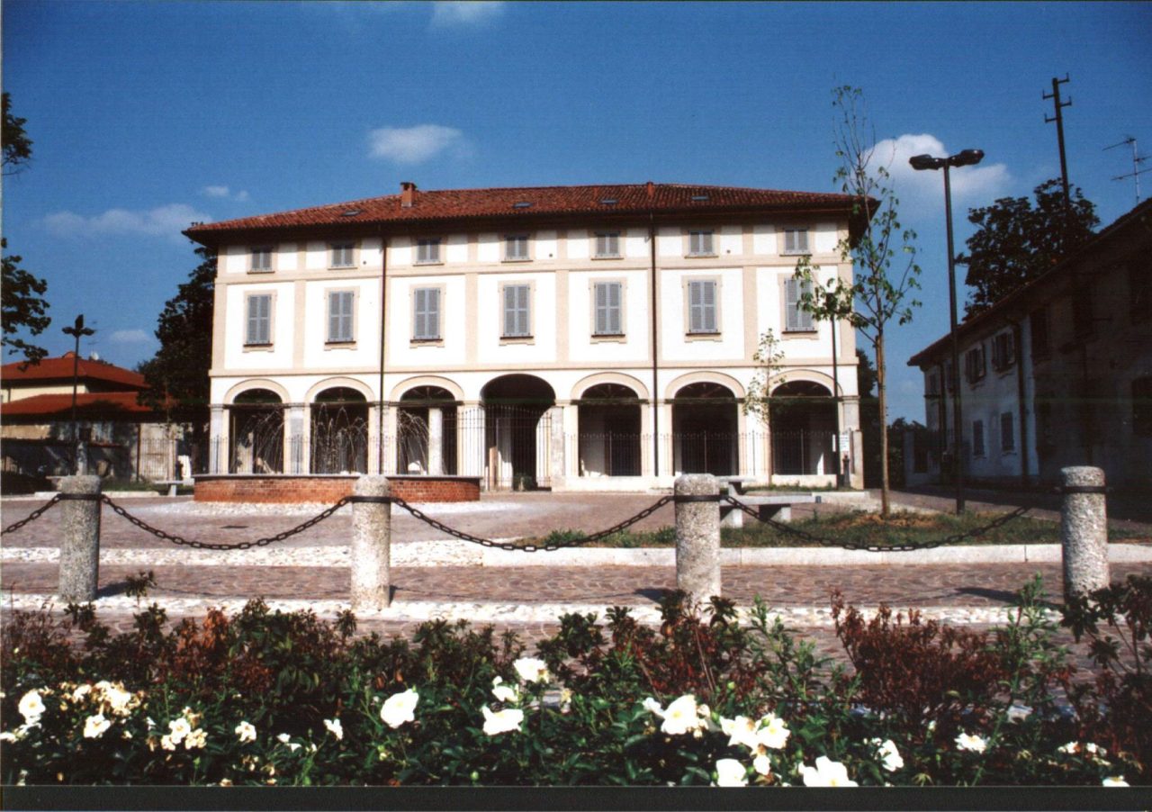 Taglio del nastro per la mostra di Francesco Pirovano