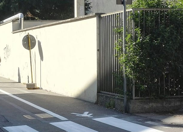 Un nuovo passaggio pedonale al posto dei parcheggi