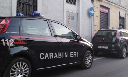 Ladri tentano in furto, ma i vicini li vedono e chiamano i Carabinieri