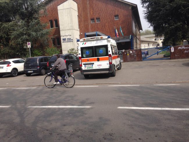 Colpita da meningite, grave studentessa del Floriani: profilassi a scuola