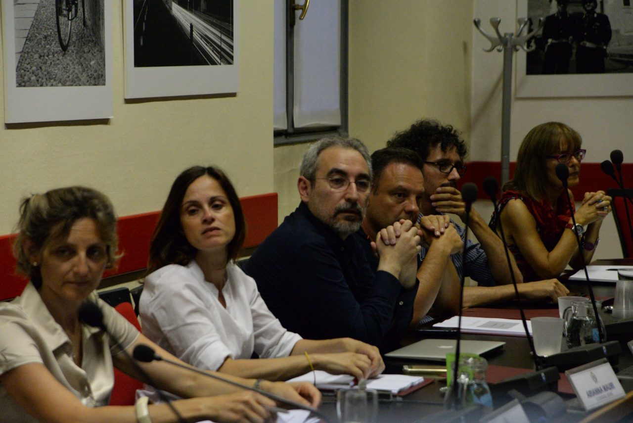 Le opposizioni chiedono le dimissioni del sindaco e di due consiglieri 5 Stelle