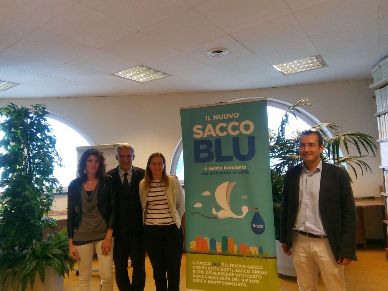 A Limbiate arriva il sacco blu per la raccolta differenziata