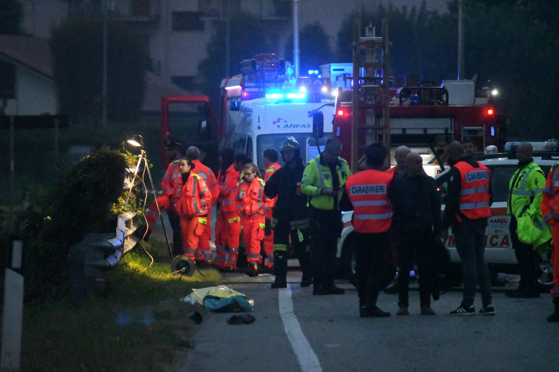 Bellusco incidente mortale sulla Monza Trezzo morti due uomini investiti