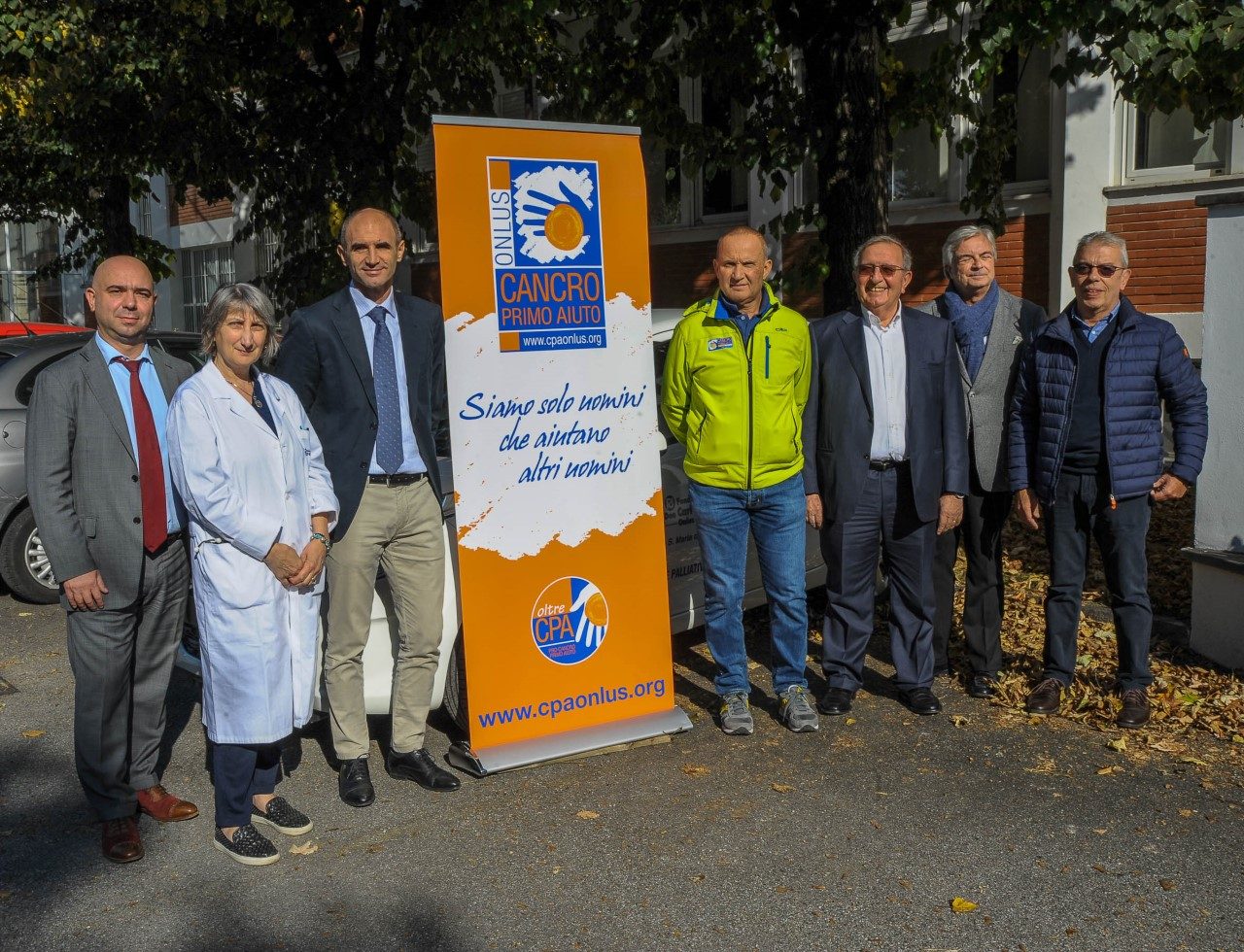 Cancro Primo Aiuto dona un’auto all’Hospice Santa Maria delle Grazie
