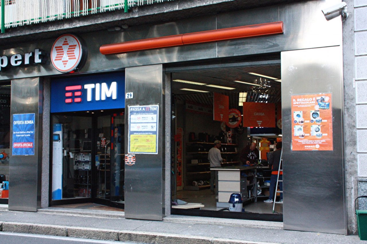 Due spaccate in pochi giorni: furto da 50mila euro – VIDEO