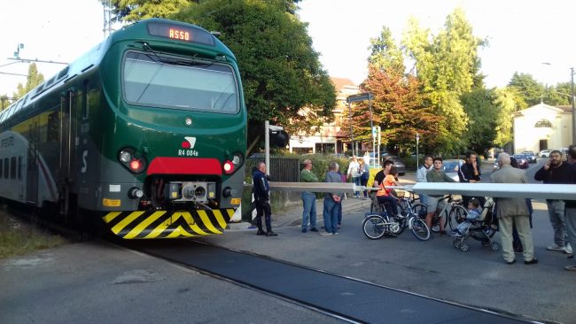 Treni e ritardi: donna travolta nel Comasco e linee intasate tra Como, Brianza e Milano
