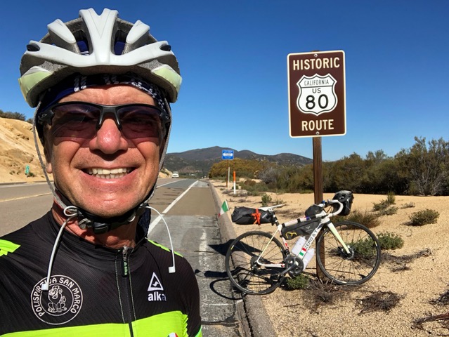 Velista fa il coast to coast negli Stati Uniti in bicicletta