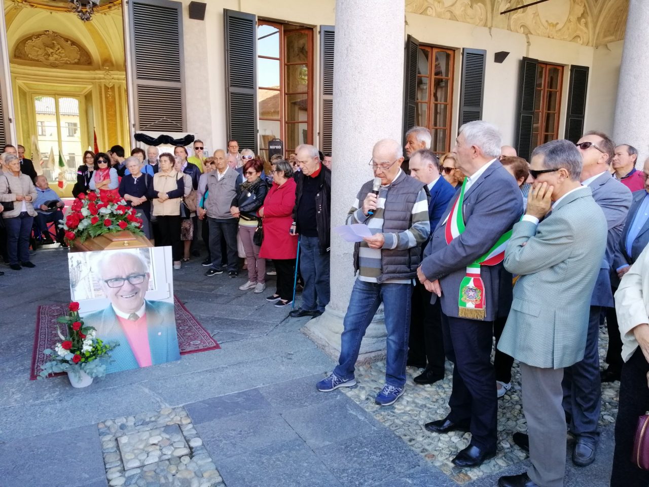 Il commosso saluto di Cavenago a Luigi Villa