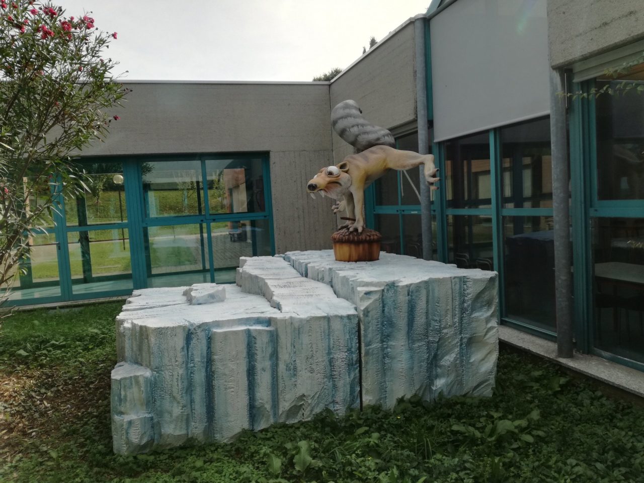 Un amico speciale alla primaria di Besana direttamente da… L’Era Glaciale