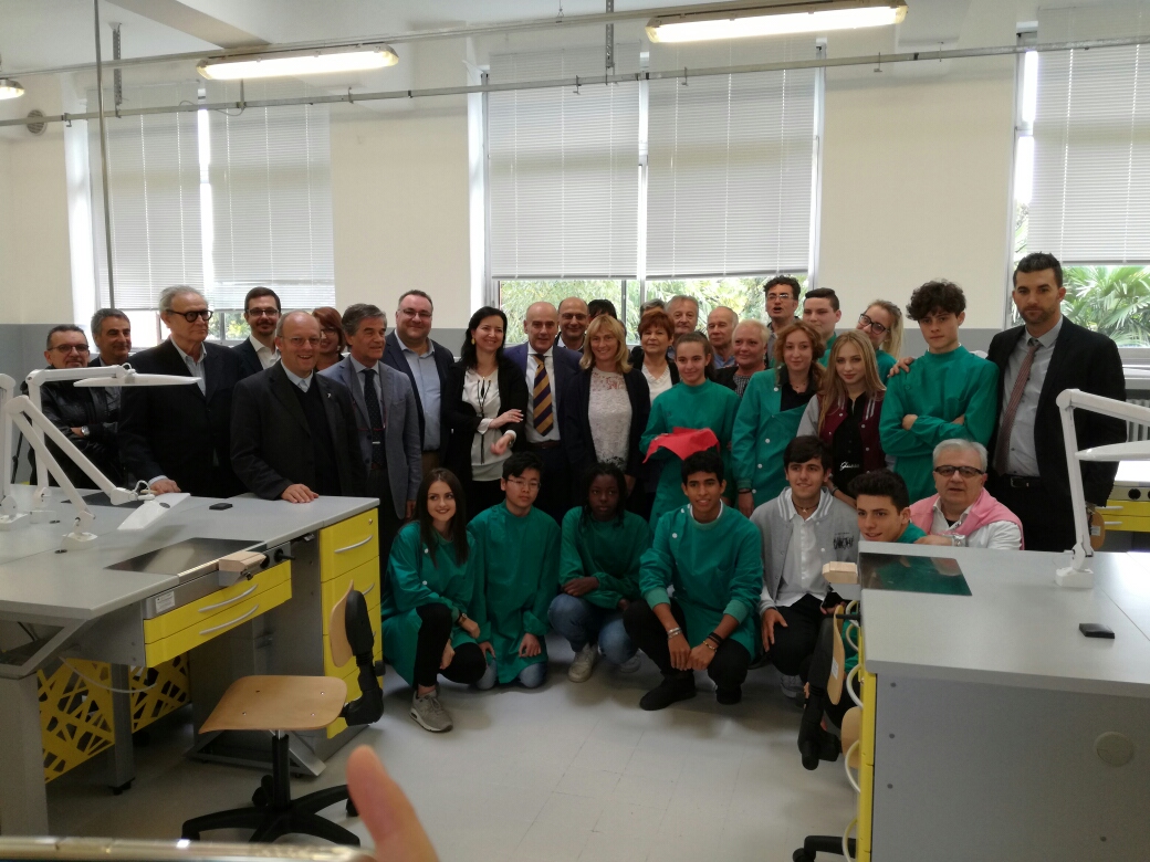 Taglio del nastro per i nuovi laboratori del “Gandhi” FOTO E VIDEO