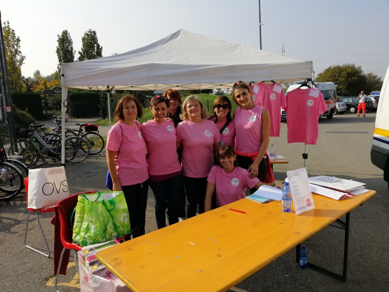 Un fiume rosa ha inondato di entusiasmo Agrate