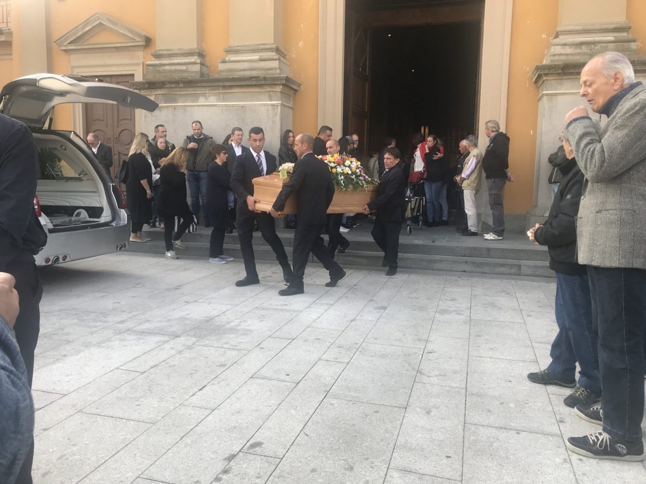 L’ultimo saluto a Dina Mapelli