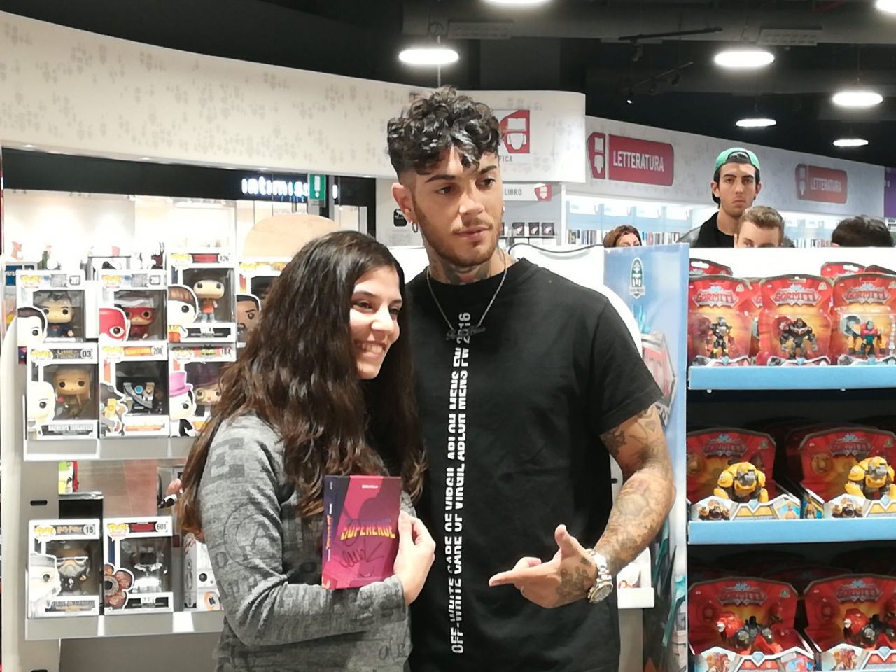 Emis Killa ai genitori: “Ascoltate il mio disco prima dei vostri figli” VIDEO e GALLERY