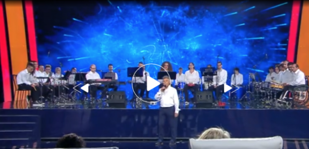 A Tu sì que vales un’orchestra speciale incanta e commuove pubblico e giurati – VIDEO