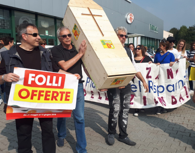 Superdì e Iperdì: oltre 100 persone in corteo contro la chiusura FOTO e VIDEO