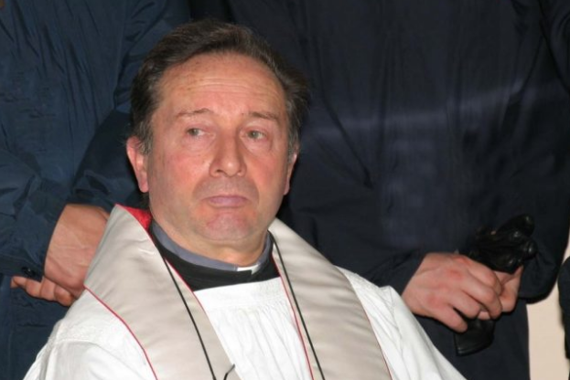 Bufera nel comasco per il prete anti Islam