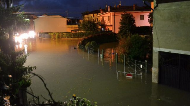 Maltempo in Lombardia, un disastro: ovunque bombe d’acqua e trombe d’aria