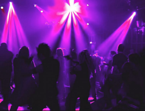 Lavoro nero: 21 ragazze irregolari al night club