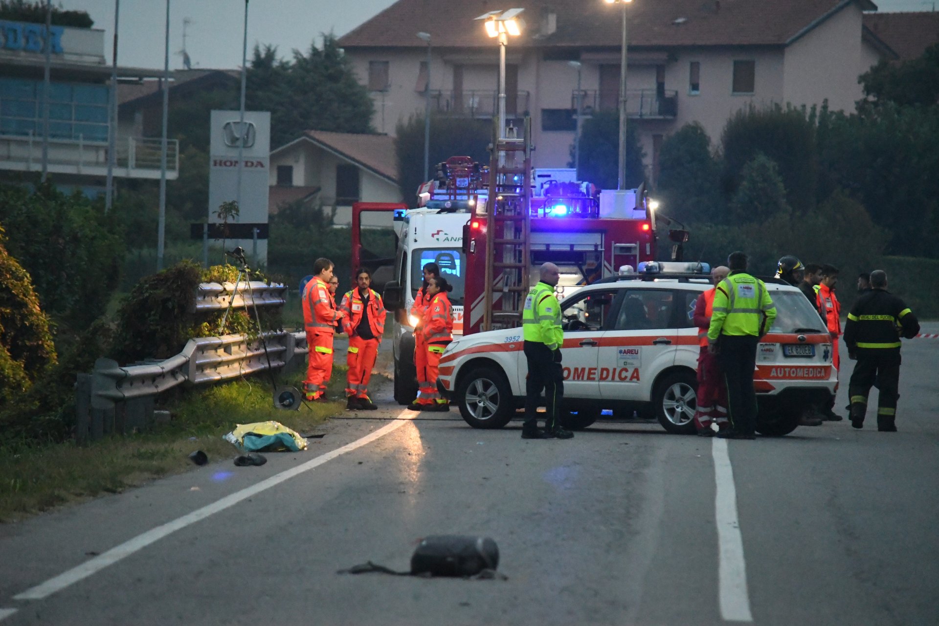 Travolti da un’auto: due morti davanti alla caserma dei Carabinieri di Bellusco