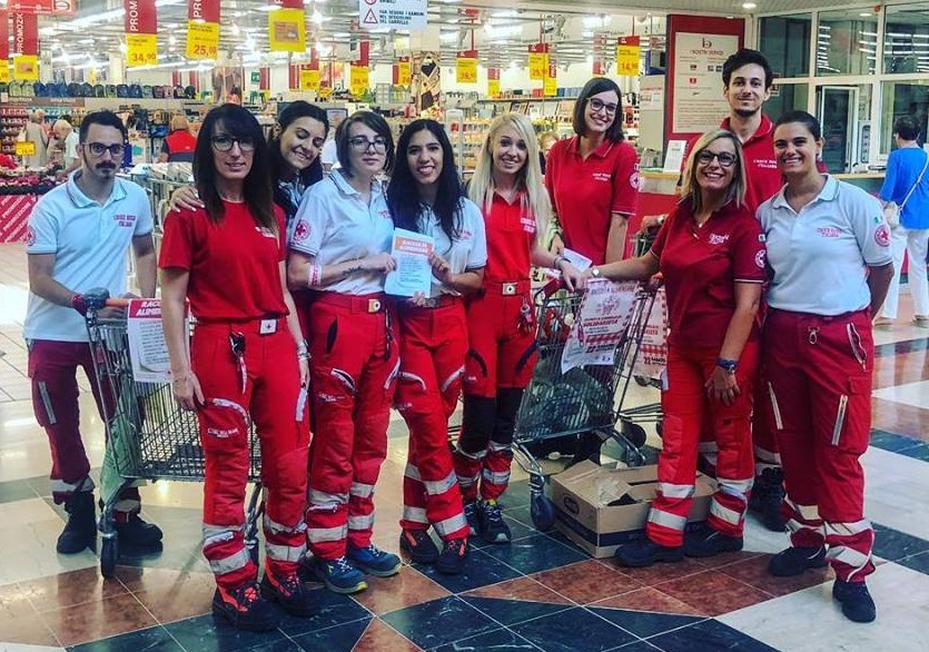 Una tonnellata e mezza di solidarietà con la Croce rossa
