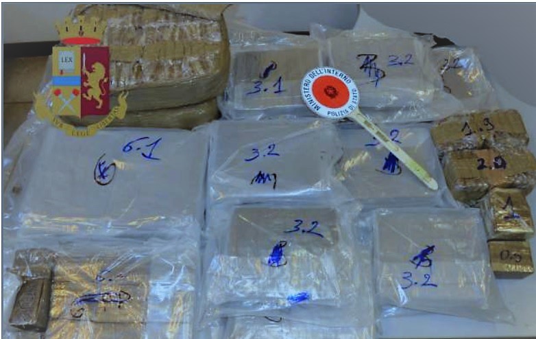 Nel box nascondeva cento chili di hashish, arrestato 31enne
