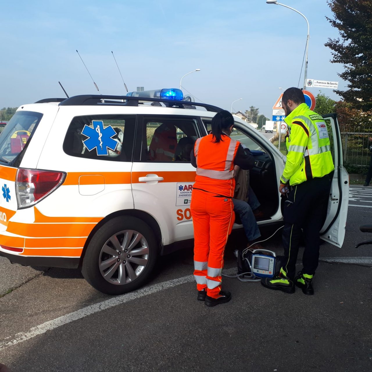 Schianto auto moto, paura per un diciassettenne