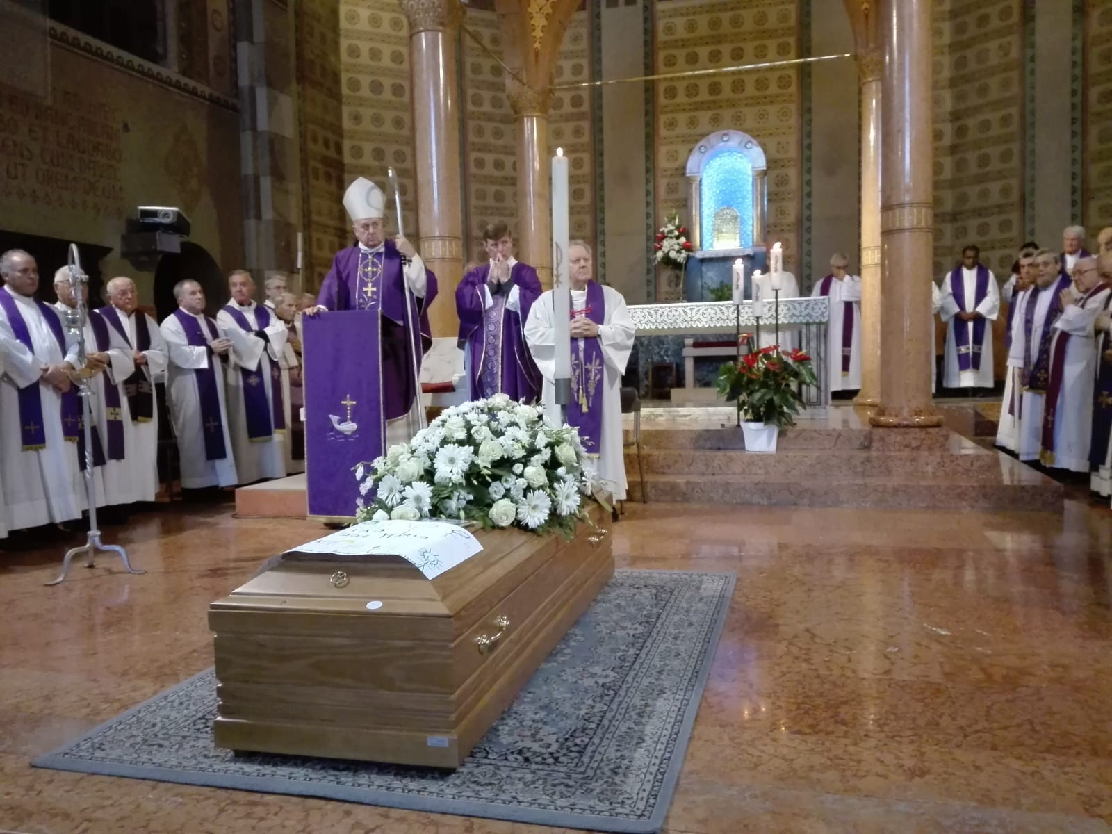 funerale don Mario Ronchi ad Agrate