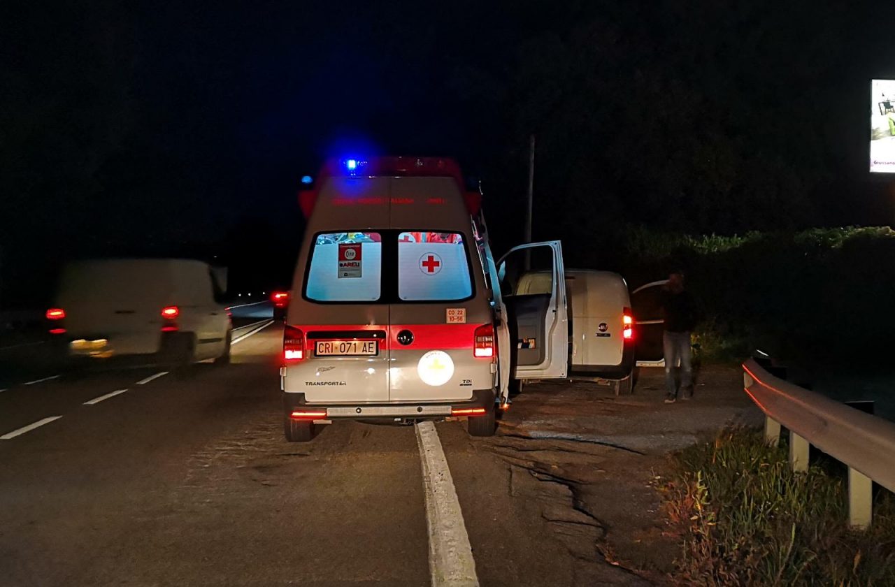 Malore  a bordo di un furgone, paura sulla Novedratese