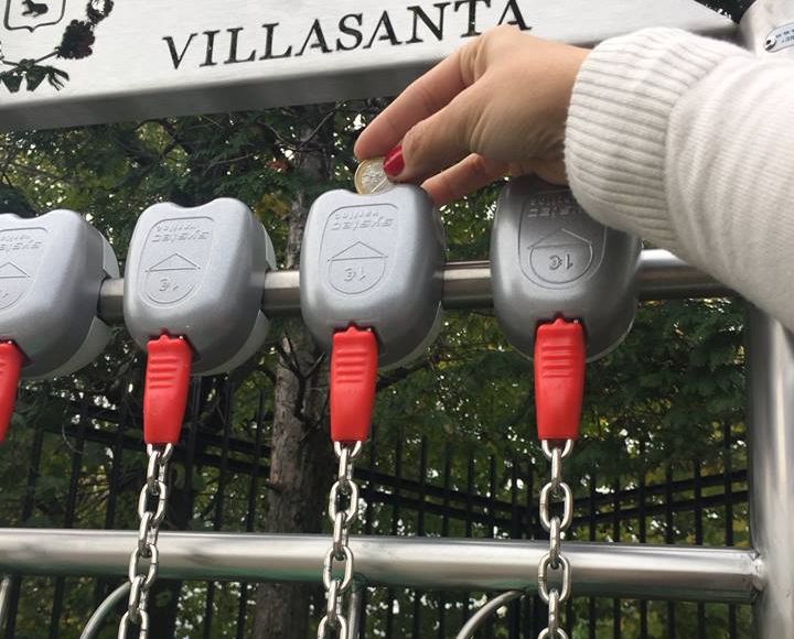 Annaffiatoi e scope a moneta per contrastare i furti