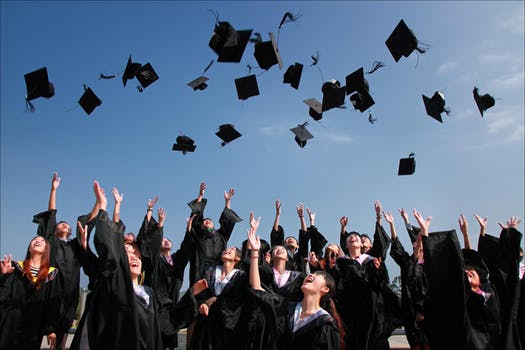 La tesi di laurea si discute in Comune