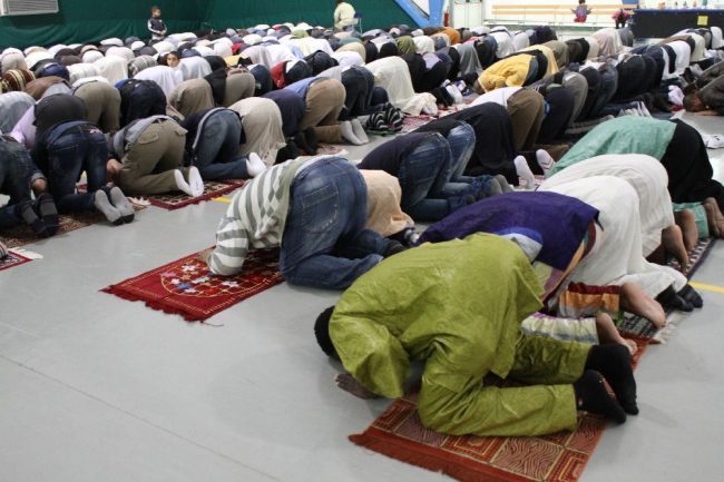 Scuola in gita alla “moschea”, sindaco e Lega all’attacco